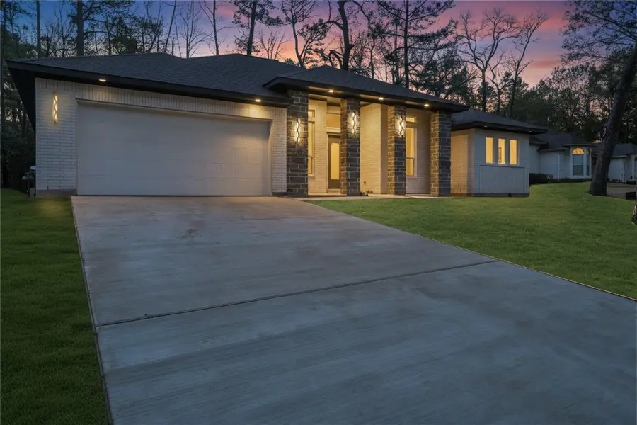 2405 W Green Briar Drive, Huntsville, TX 77340 - #2