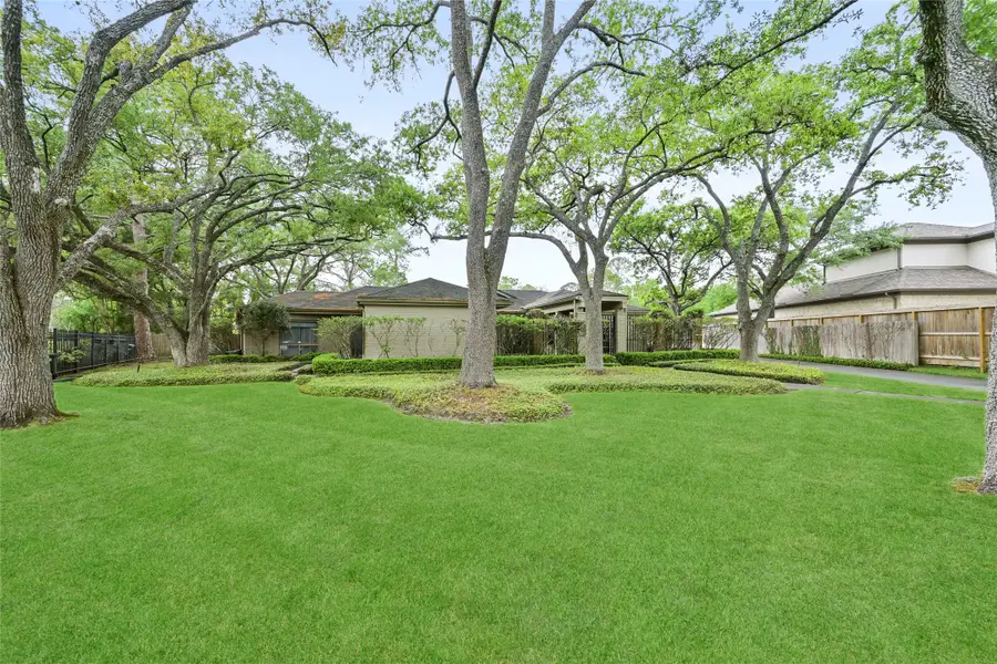 435 Flint Point Drive, Piney Point Village, TX 77024 - Image #2