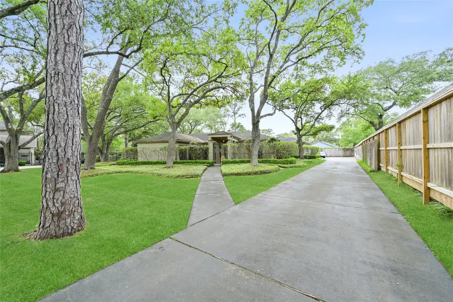 435 Flint Point Drive, Piney Point Village, TX 77024 - Image #3
