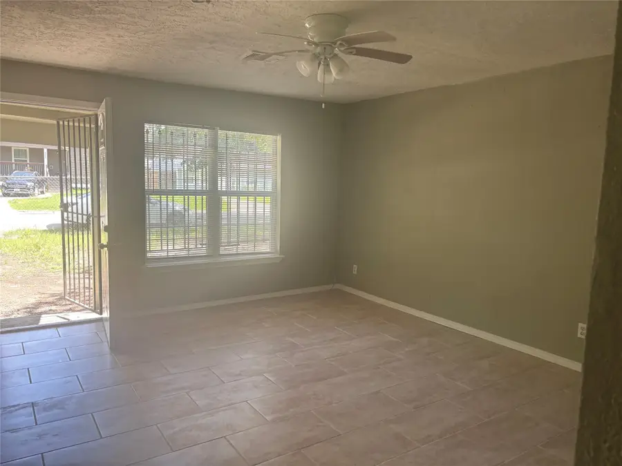 4830 Van Fleet Street, Houston, TX 77033 - Image #3