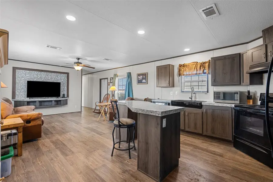 310 Pino Avenue, Alvin, TX 77511 - Image #2