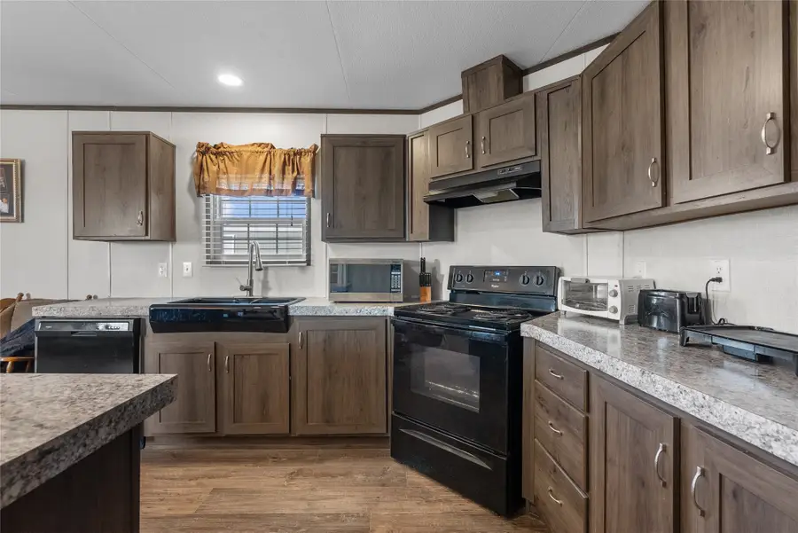 310 Pino Avenue, Alvin, TX 77511 - Image #3