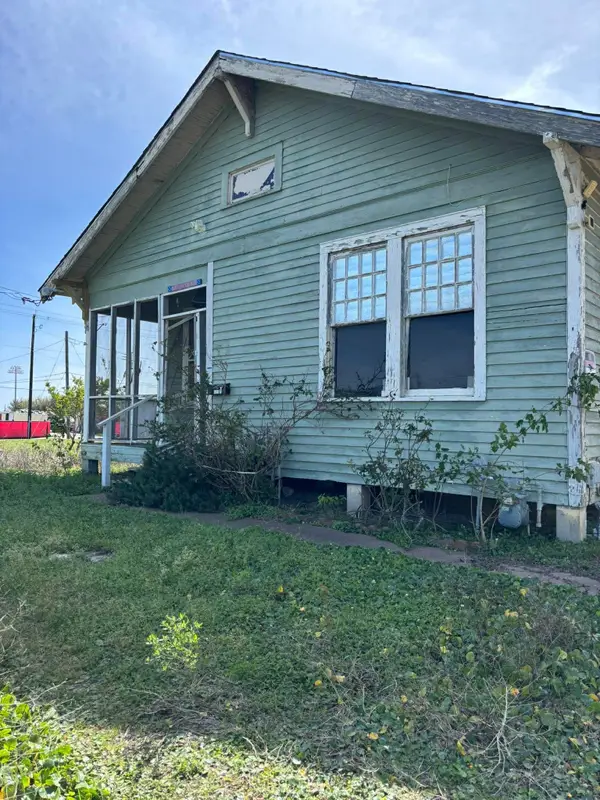 4311 Bernardo De Galvez Avenue, Galveston, TX 77550