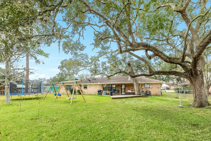 1420 Camellia Drive, Sweeny, TX 77480 - Image #2