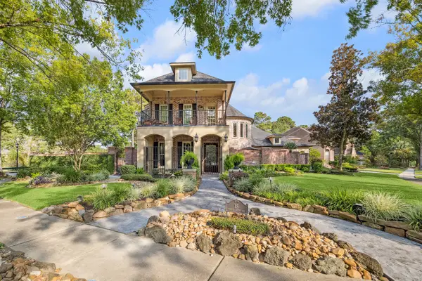 15 Forest Green Trail, Kingwood, TX 77339