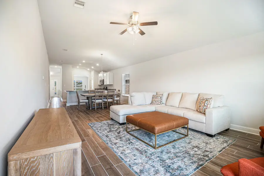 4401 East Bayou Maison Circle, Dickinson, TX 77539 - Image #2