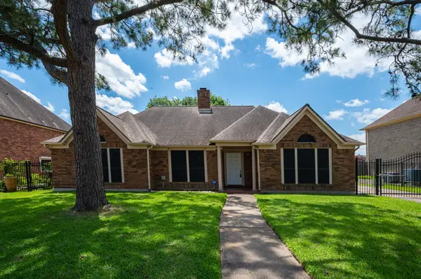 2412 Londonderry Drive, Pearland, TX 77581