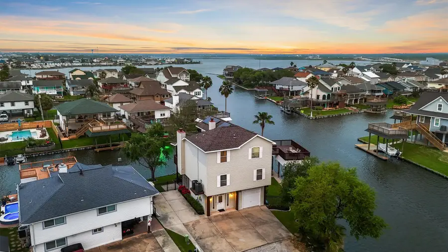 9 S Sandpiper Street, La Marque, TX 77568 - #2