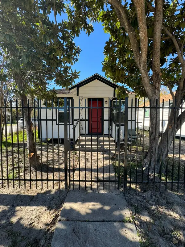 3903 Broyles Street, Houston, TX 77026