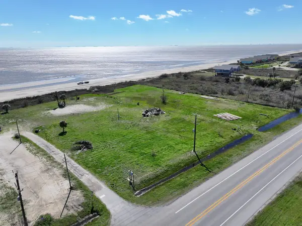 1228 Hwy 87, Gilchrist, TX 77617