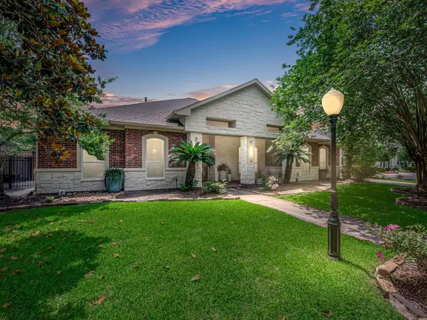 11 Marys Creek Lane, Friendswood, TX 77546