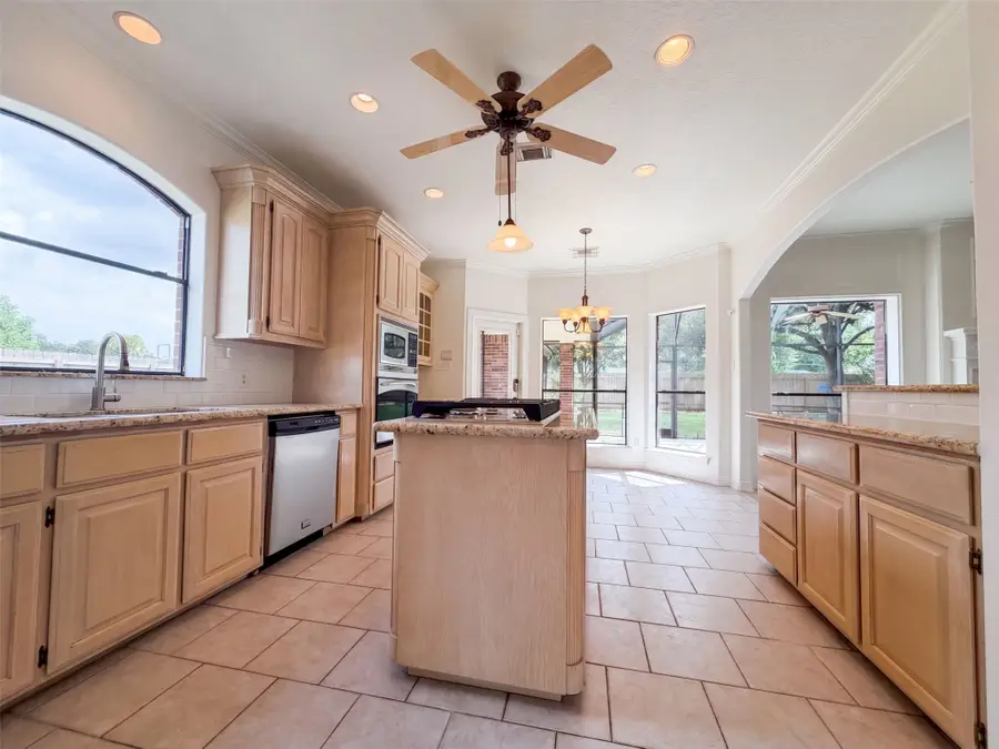 201 Rosemary Lane, Lake Jackson, TX 77566 - #2