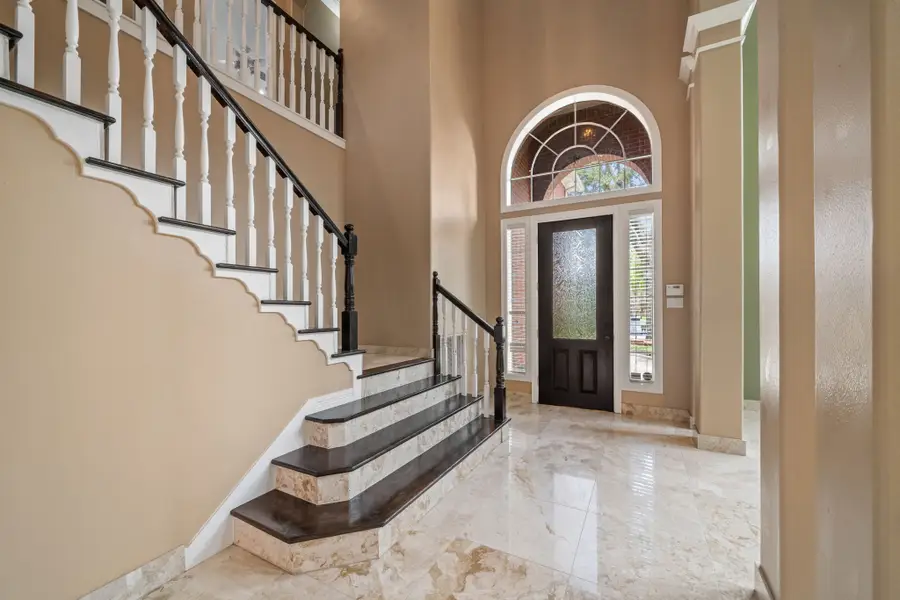 403 Brook Shore Court, Sugar Land, TX 77478 - Image #3