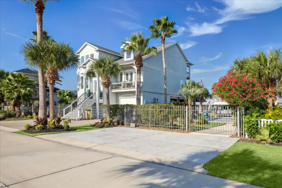 241 Tamana Drive, Tiki Island, TX 77554 - Image #2