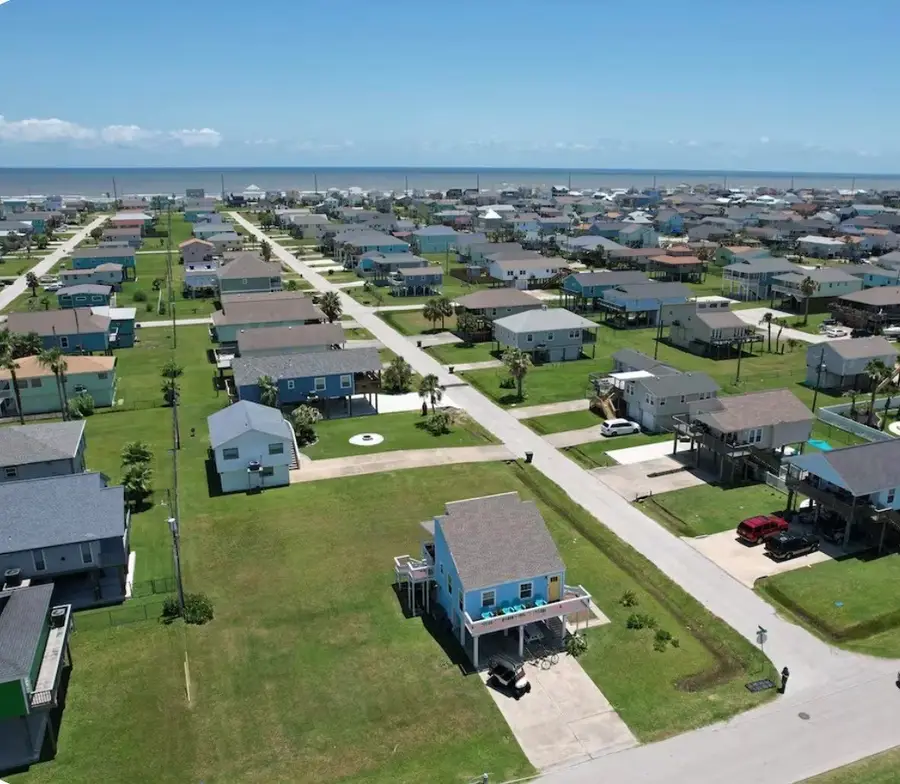 3931 Grayson Drive, Galveston, TX 77554 - #2