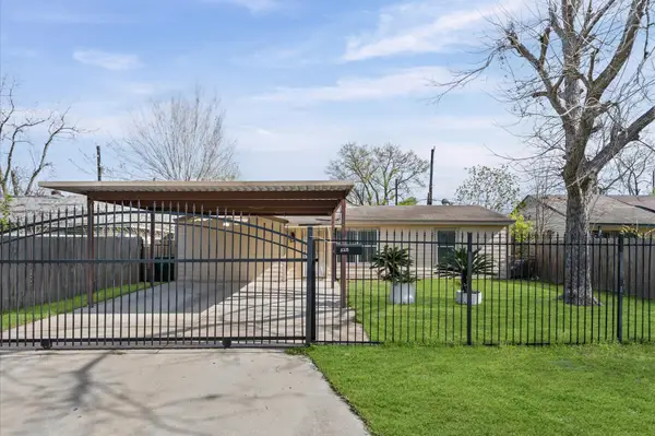 5231 Lyndhurst Drive, Houston, TX 77033