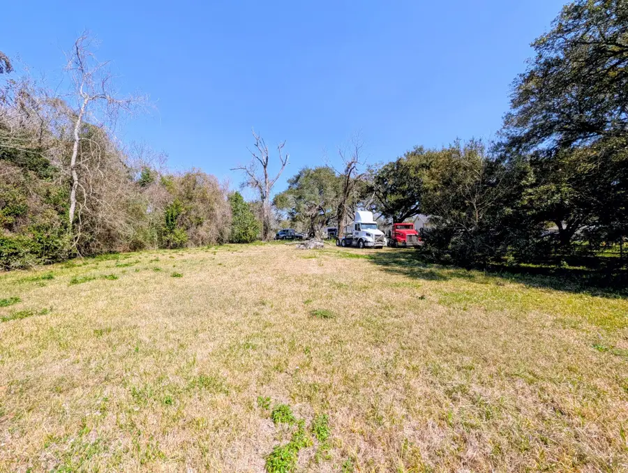 806 N Cleveland Street, Dayton, TX 77535 - #2