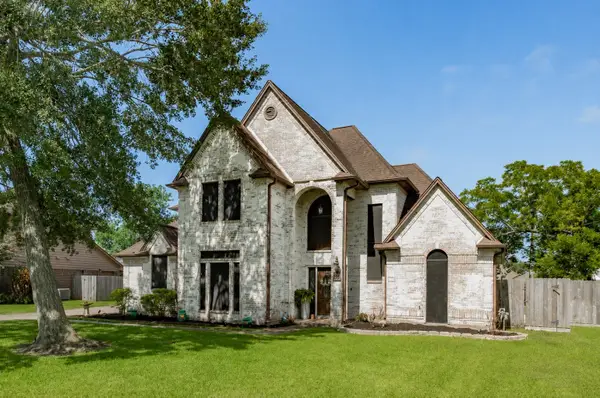 58 S Calla Lily Court, Lake Jackson, TX 77566