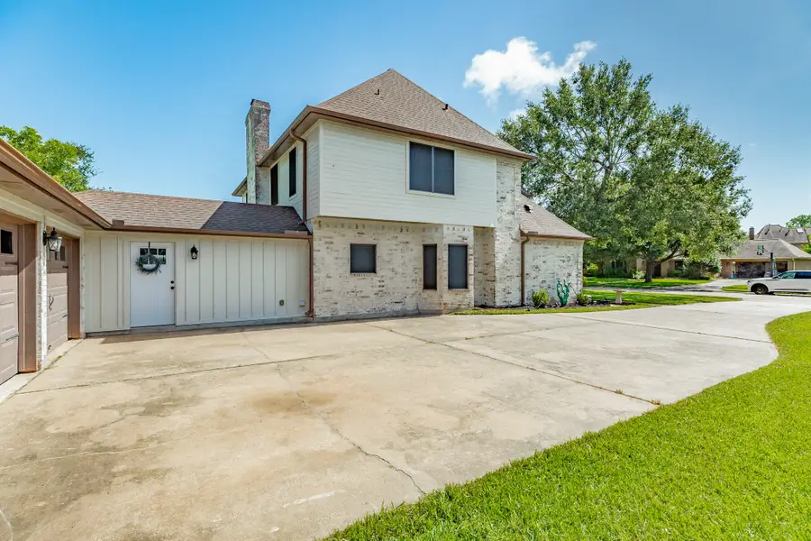 58 S Calla Lily Court, Lake Jackson, TX 77566 - #3