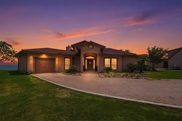10000 Ocean Drive, Beach City, TX 77523