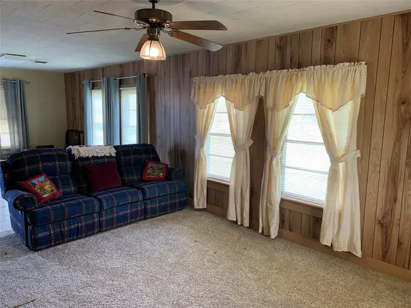 908 Paulus Street, Schulenburg, TX 78956