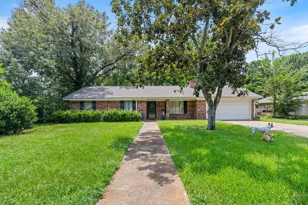 1403 Sanders, Crockett, TX 75835