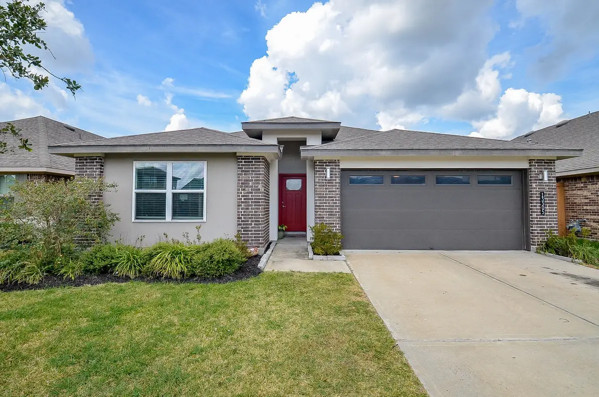 13305 Lago Acero Lane, La Marque, TX 77568 - Image #1