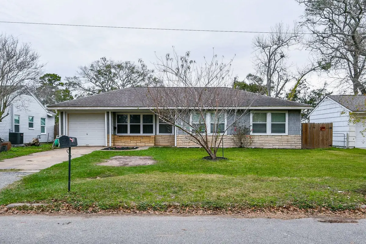 1109 E Miller Street, Angleton, TX 77515 - Image #1