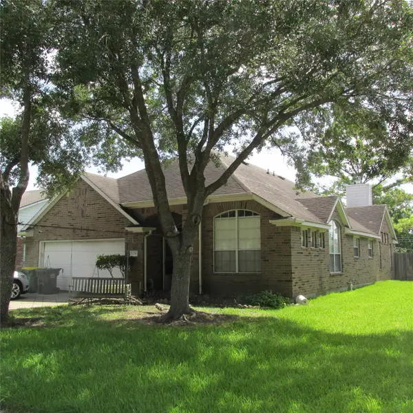 3255 Lakeway Lane, Pearland, TX 77584