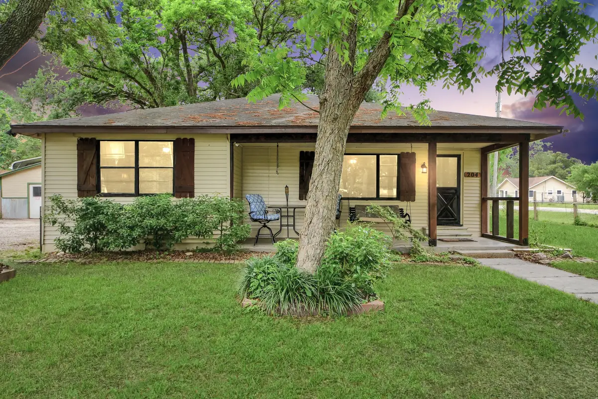 204 S 4th Street, Alvin, TX 77511 - #1