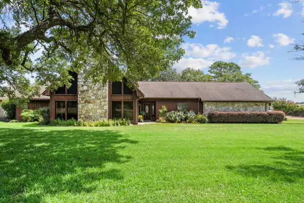 1214 Piney Woods Road, Alleyton, TX 78935