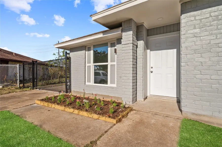 10558 Pleasanton Drive, Houston, TX 77038 - Image #3