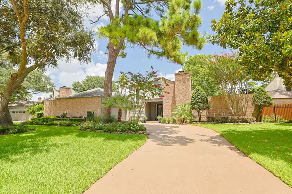 7114 Willow Bridge Circle, Houston, TX 77095