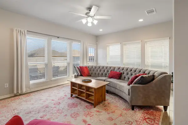 523 N 1st Street, La Porte, TX 77571