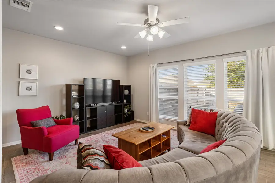 523 N 1st Street, La Porte, TX 77571 - Image #2