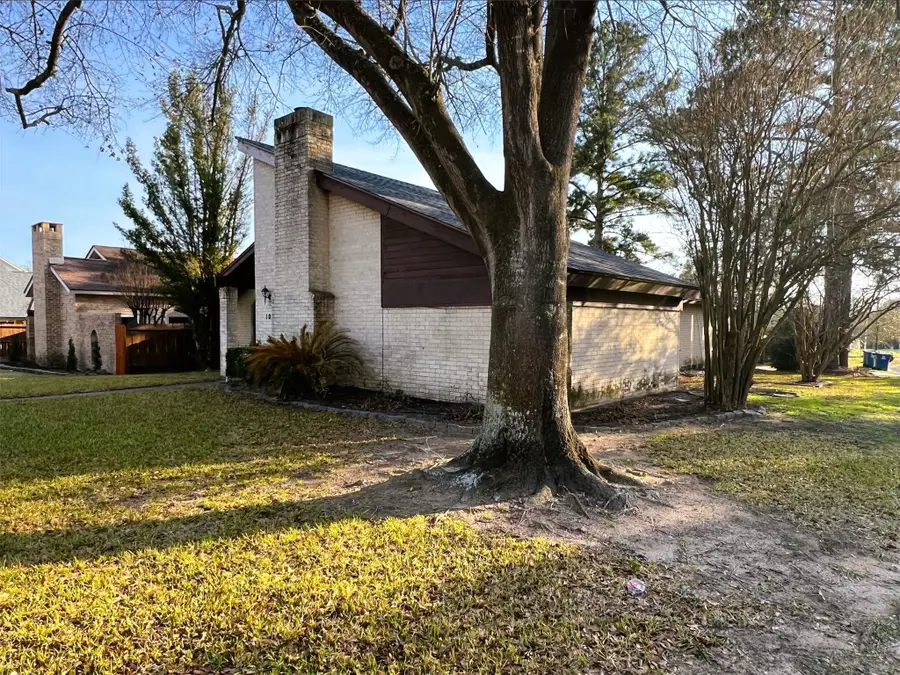 102 Briar Ridge Drive, Bellville, TX 77418 - #2