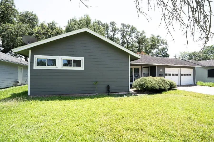 316 Carnation Street, Lake Jackson, TX 77566 - #3