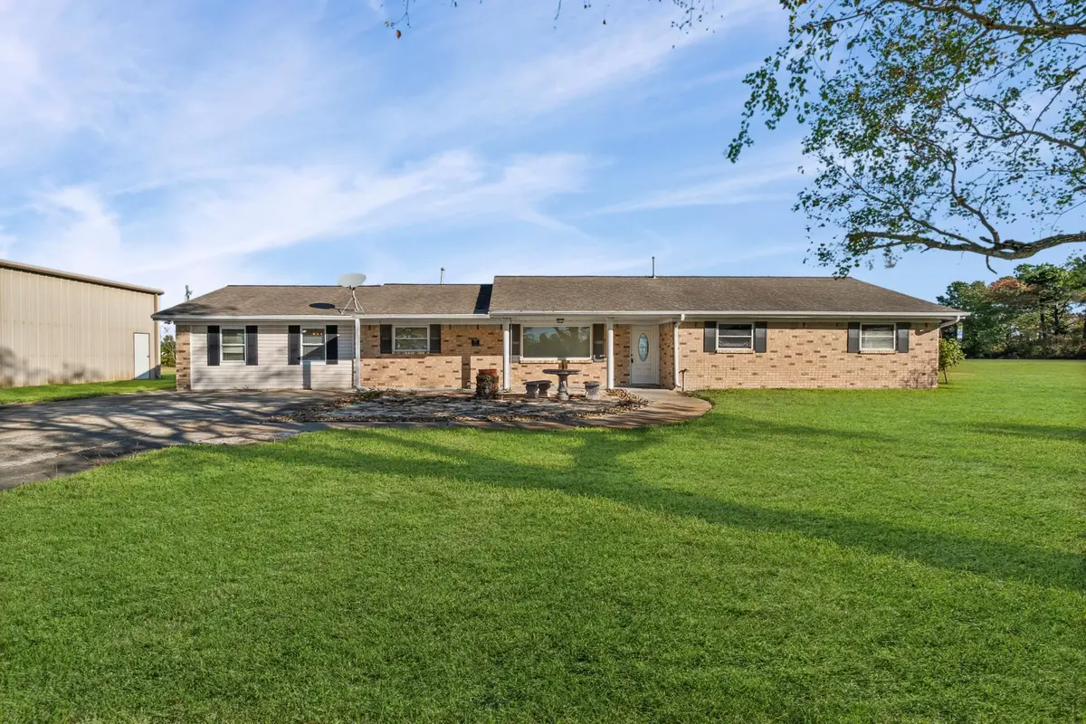 1311 Oak Street, Anahuac, TX 77514 - Image #1