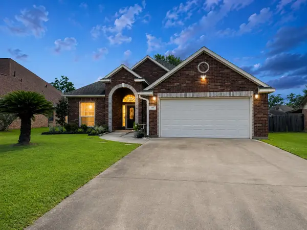 519 Oleander Street, Lake Jackson, TX 77566
