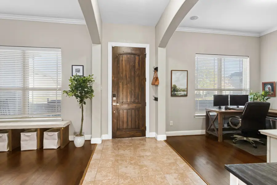 311 W Bend Drive, League City, TX 77573 - Image #3