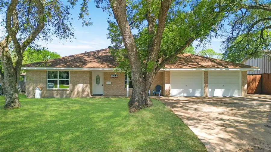 1004 Country Club Drive, Richmond, TX 77469 - Image #2