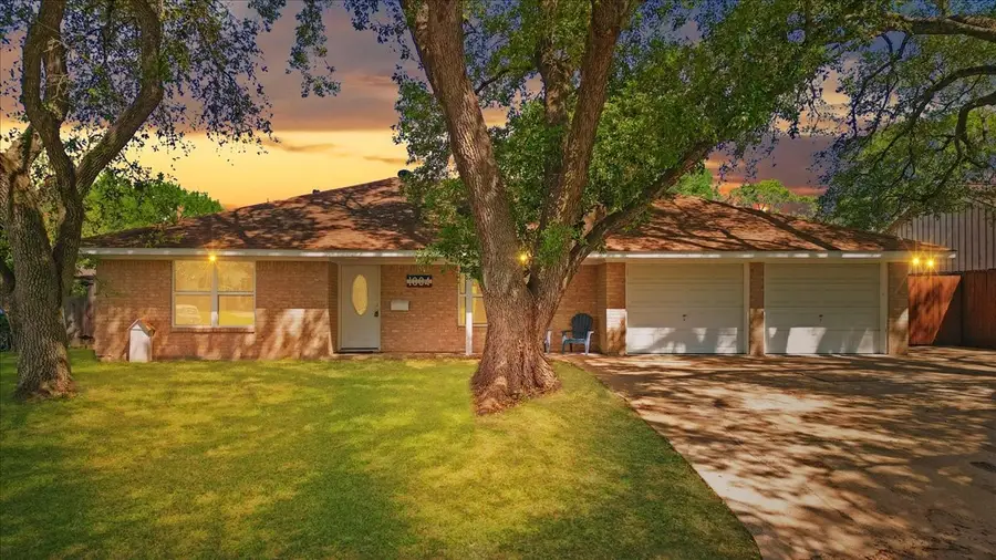 1004 Country Club Drive, Richmond, TX 77469 - Image #3