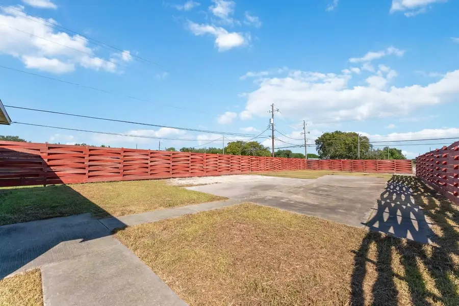 20006 Sanchez Road, Alvin, TX 77511 - Image #2