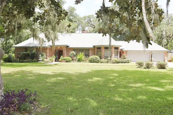1927 Oak Island Drive, Lake Jackson, TX 77566
