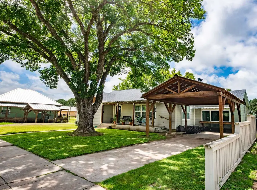 107 Duson Avenue, Palacios, TX 77465 - #3