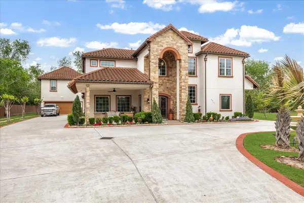 8917 Hawk Road, Pearland, TX 77584