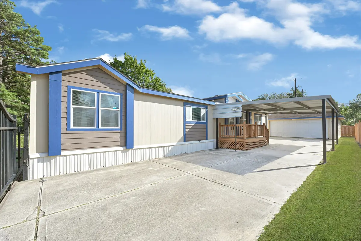 3233 Clarksville Street, La Porte, TX 77571 - Image #1