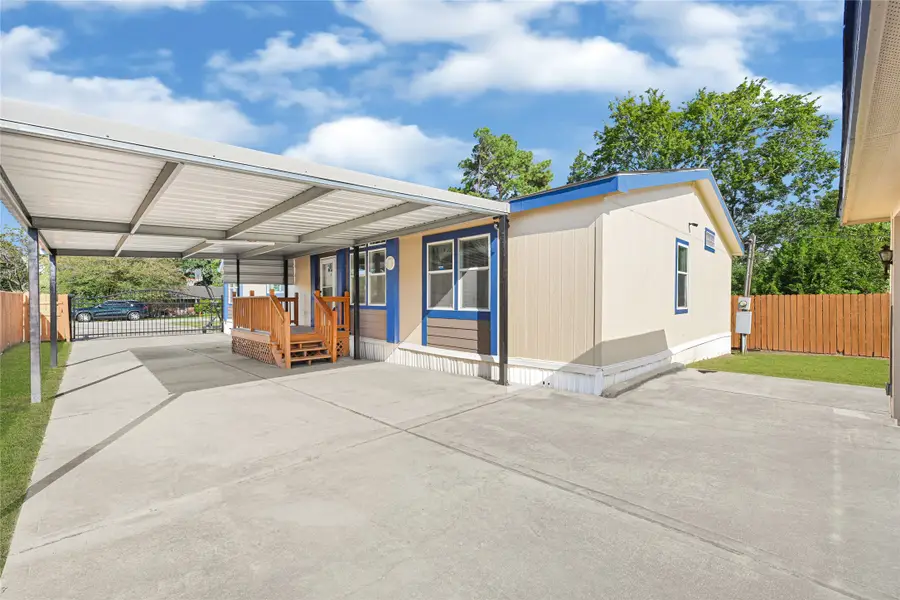 3233 Clarksville Street, La Porte, TX 77571 - Image #2