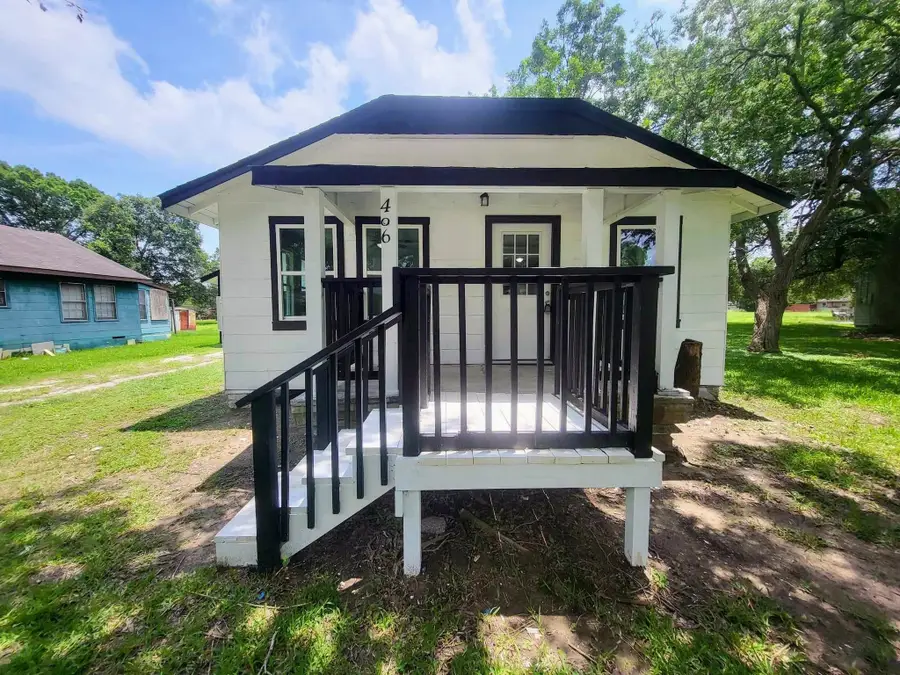 406 E Foley Street, Alvin, TX 77511 - Image #2