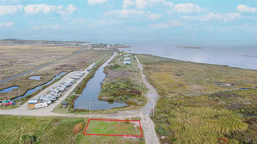 1043 Brighton Jones Boulevard, Gilchrist, TX 77617 - Image #2